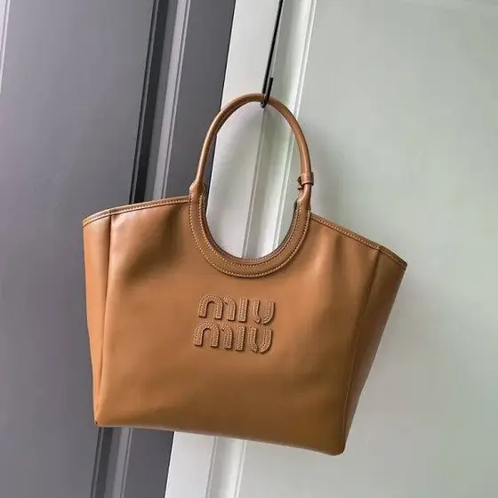 MIUMIU Spring and summer 2025 new Totemie's leather handbag Tote shoulder diagon