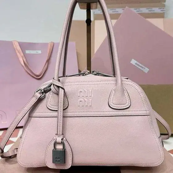 High version MIUMIU 26-year-old new head leather lock decorative bowling bag sho